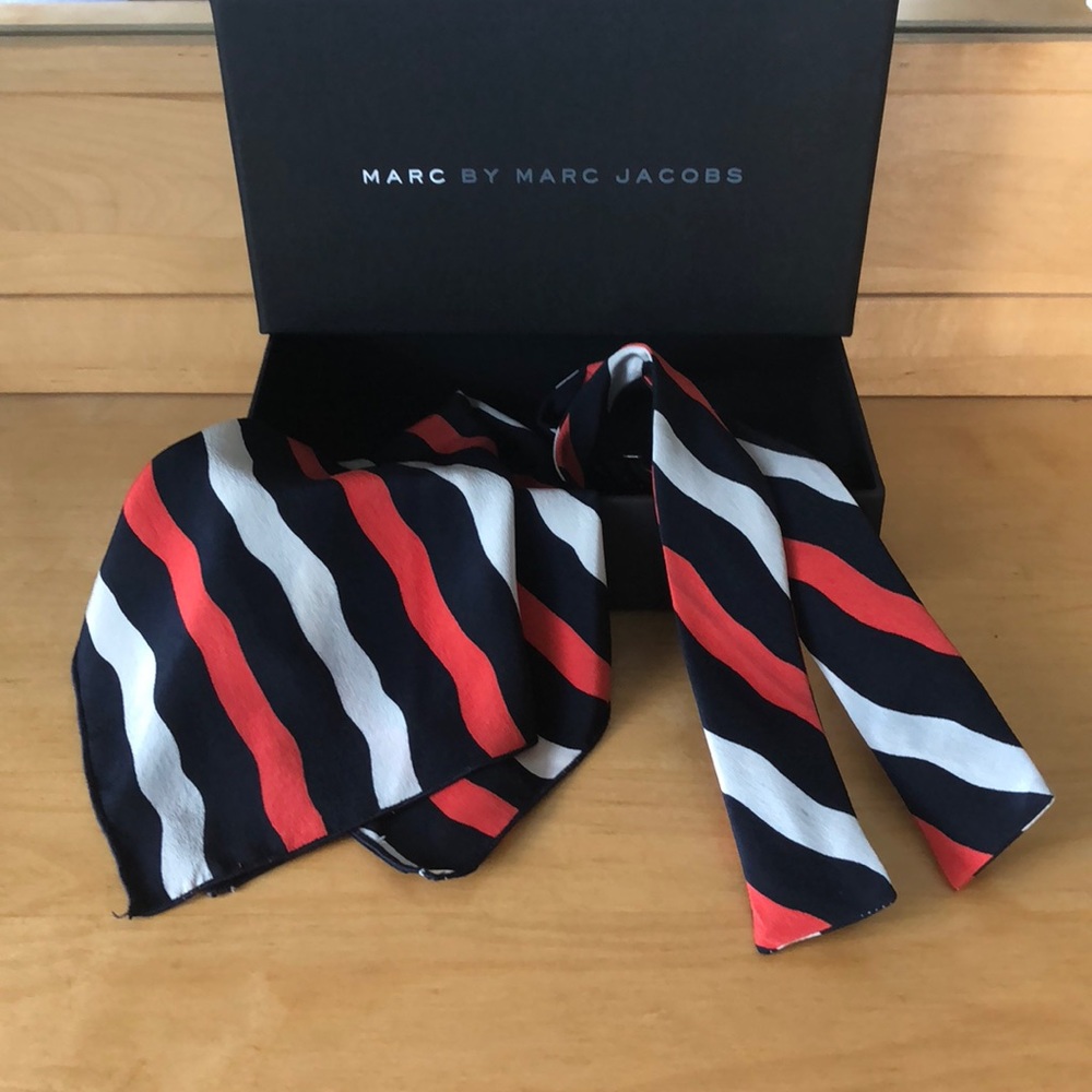 Marc Jacobs Bow Tie & Pocket Square Set
